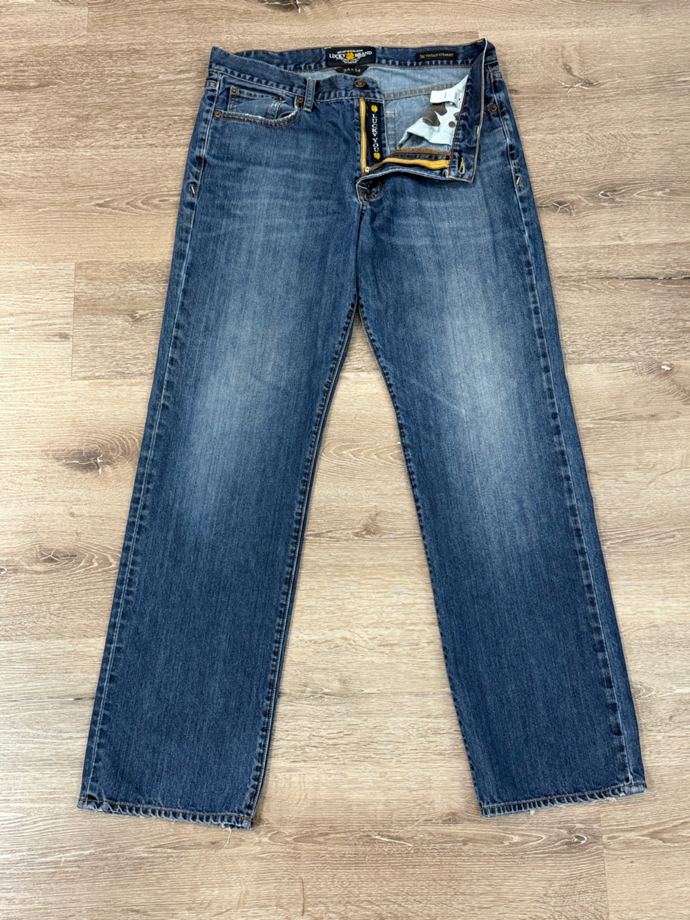Lucky Brand 361 Vintage Straight 34x34 men’s jeans medium wash distressed hem de